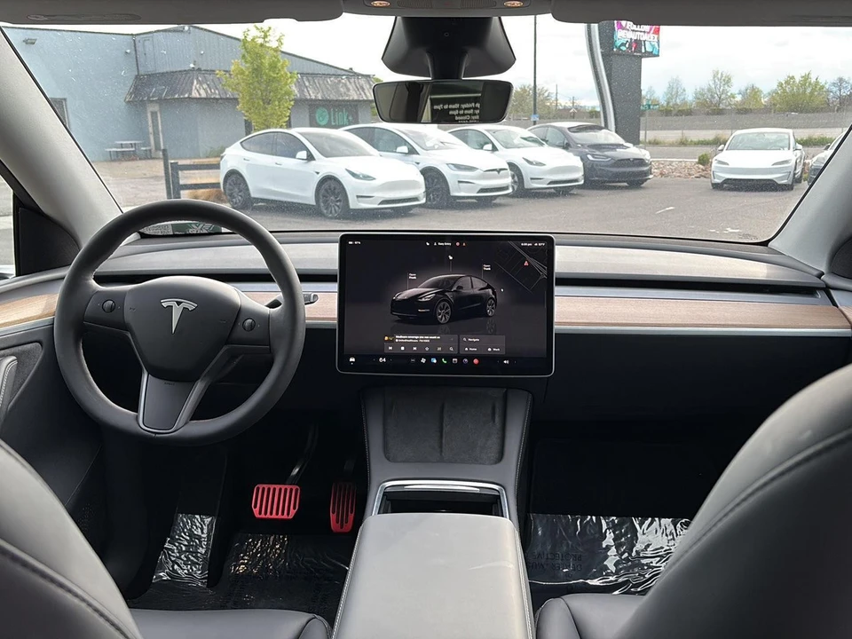 2025 Tesla Model Y - Image 21 of 21