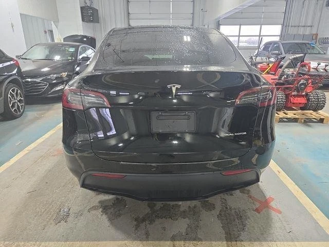 2025 Tesla Model Y - Image 6 of 9