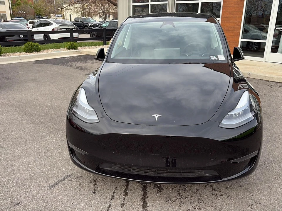 2025 Tesla Model Y - Image 3 of 21