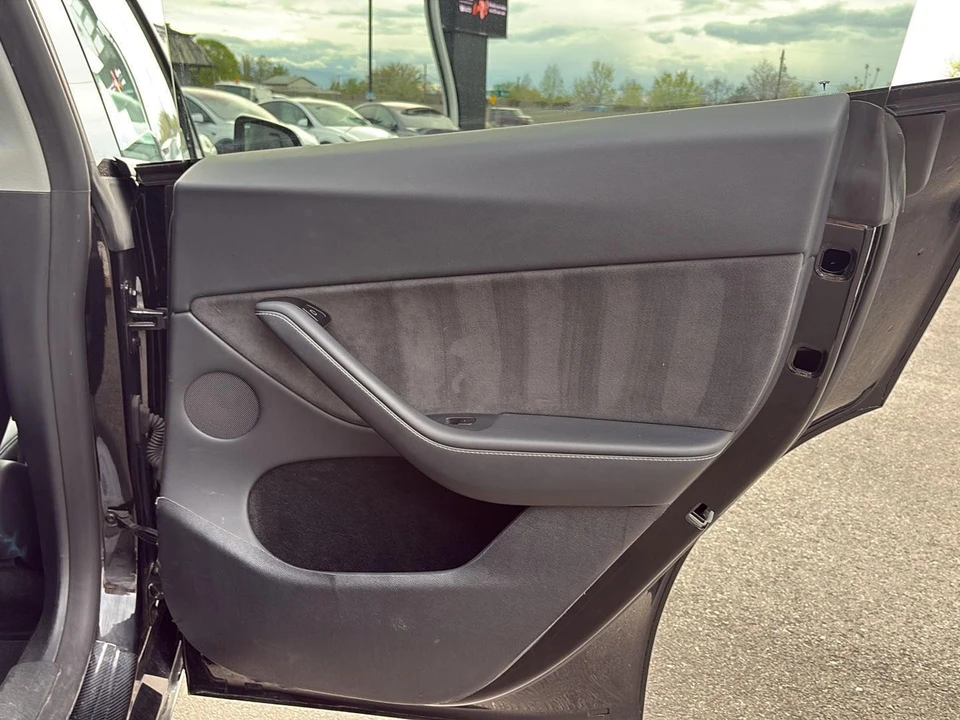 2025 Tesla Model Y - Image 18 of 21