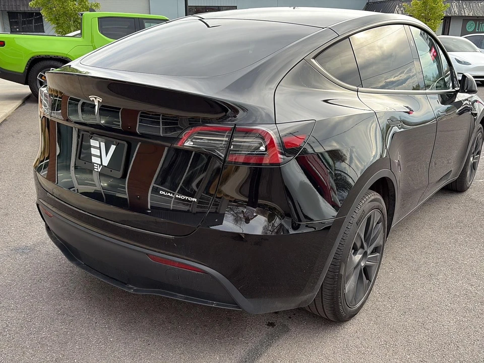 2025 Tesla Model Y - Image 8 of 21