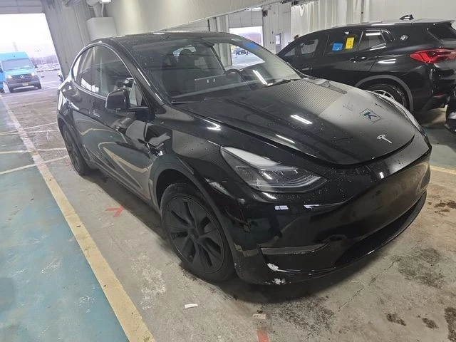 2025 Tesla Model Y - Image 4 of 9