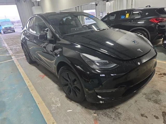 2025 Tesla Model Y - Image 4 of 9