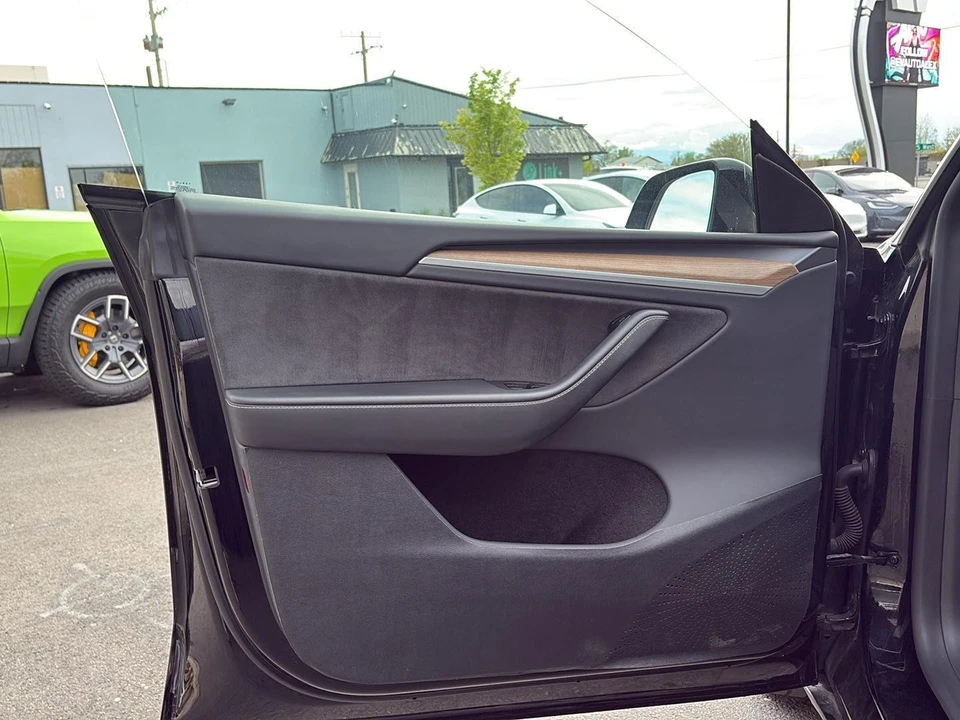 2025 Tesla Model Y - Image 11 of 21