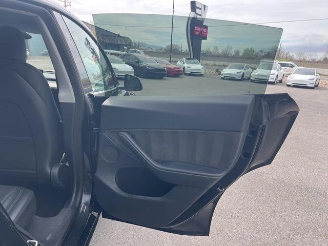 2025 Tesla Model Y - Image 18 of 21