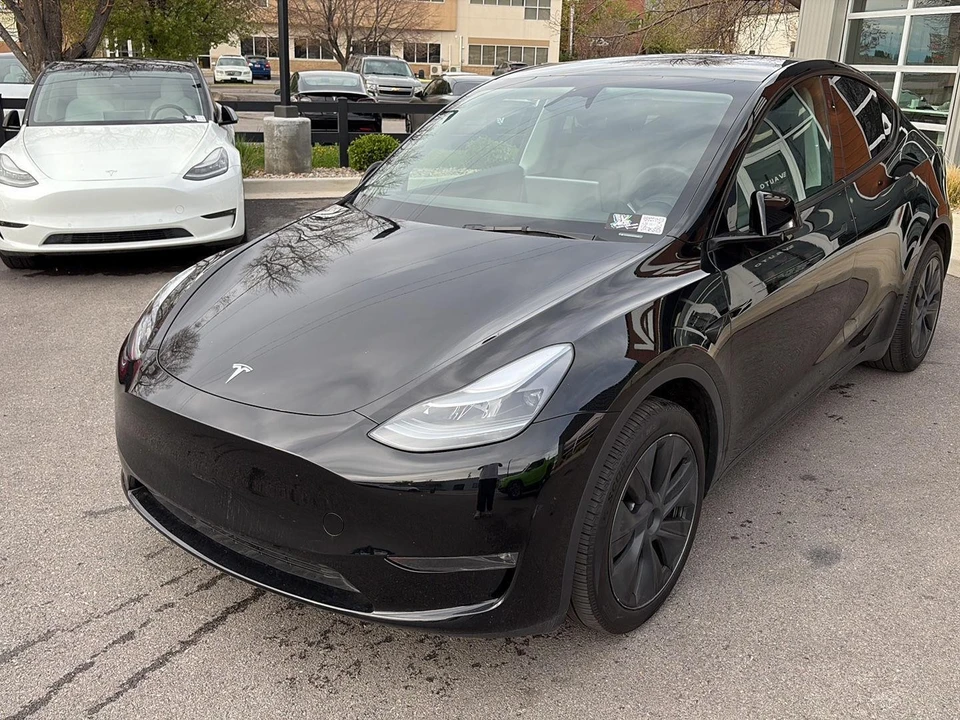 2025 Tesla Model Y - Image 4 of 21
