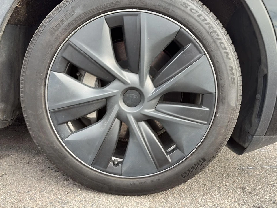 2025 Tesla Model Y - Image 10 of 21