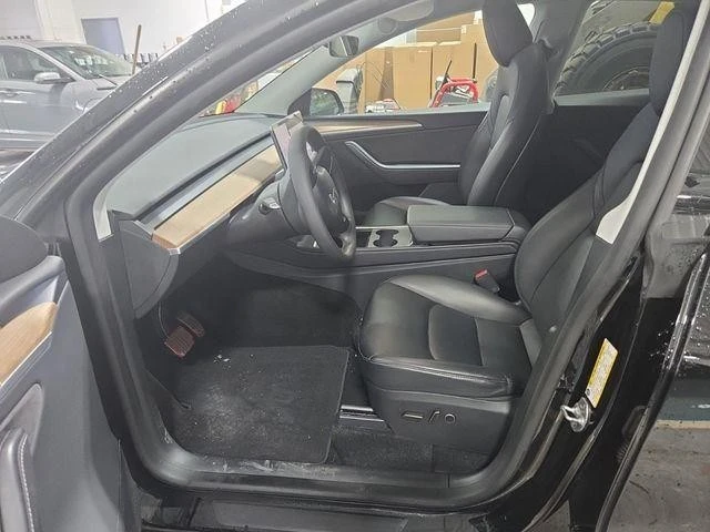 2025 Tesla Model Y - Image 7 of 9
