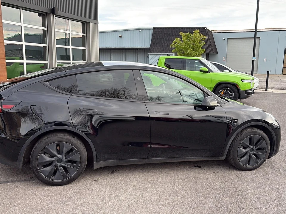 2025 Tesla Model Y - Image 9 of 21