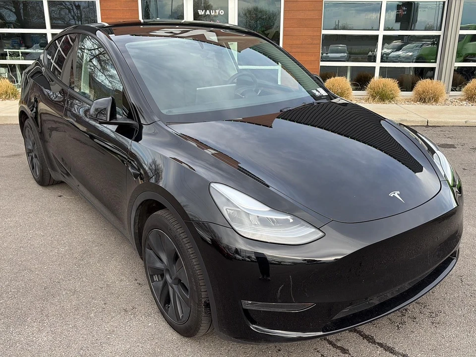2025 Tesla Model Y - Image 2 of 21