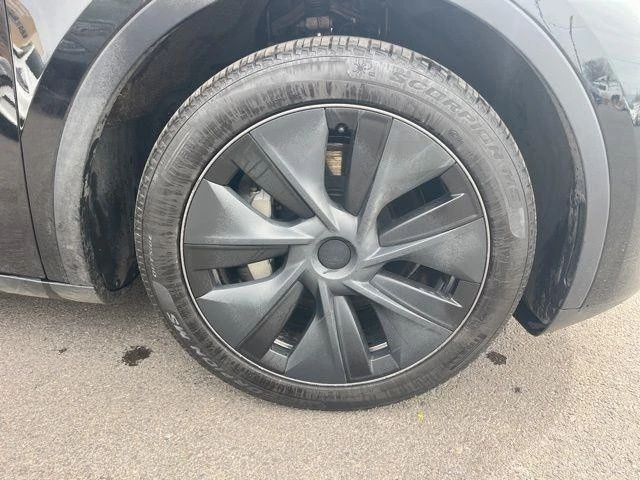 2025 Tesla Model Y - Image 10 of 21