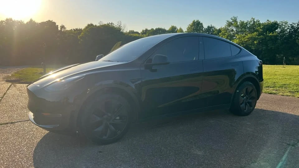 2025 Tesla Model Y - Image 2 of 8