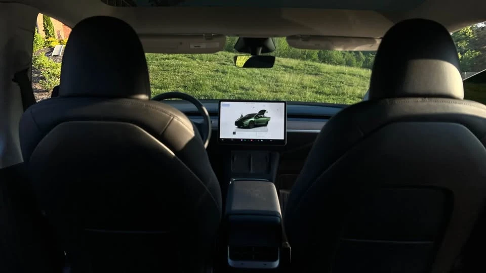 2025 Tesla Model Y - Image 6 of 8