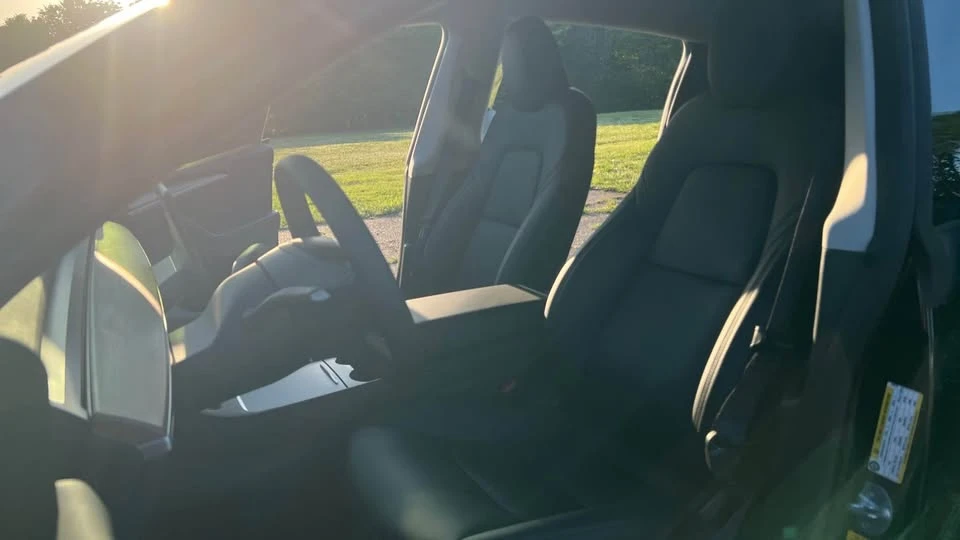 2025 Tesla Model Y - Image 4 of 8