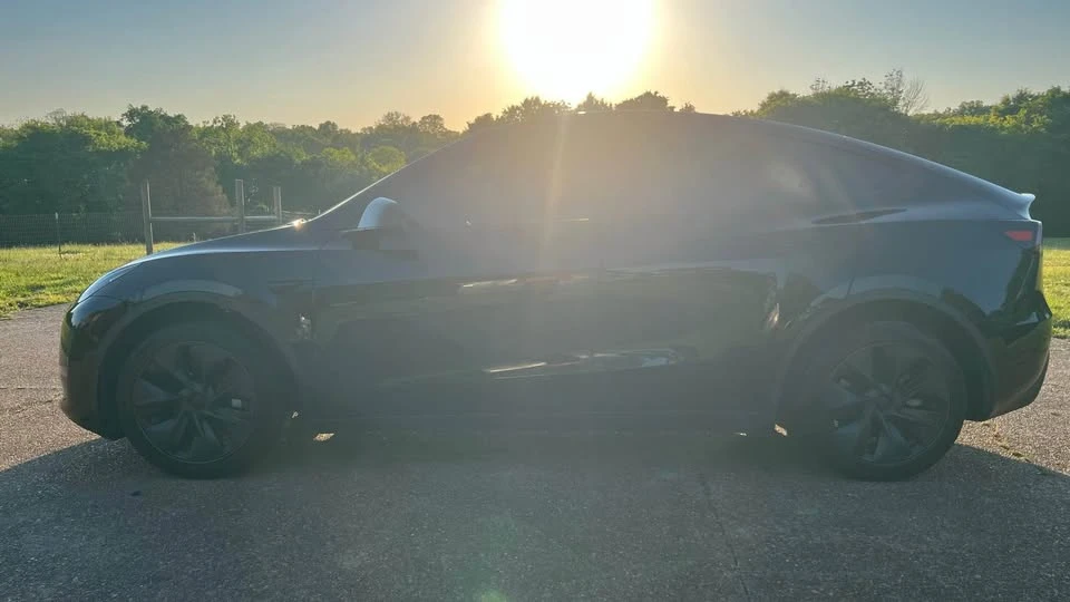 2025 Tesla Model Y - Image 3 of 8