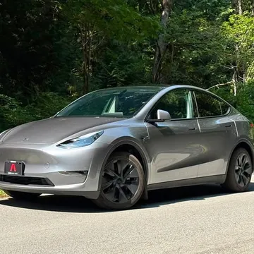 2025 Tesla Model Y Long Range AWD