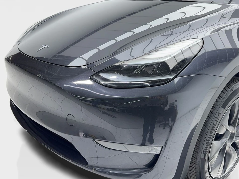 2025 Tesla Model Y - Image 5 of 21
