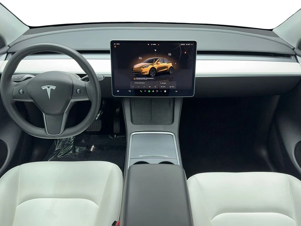 2025 Tesla Model Y - Image 16 of 21