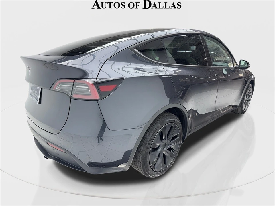 2025 Tesla Model Y - Image 9 of 12