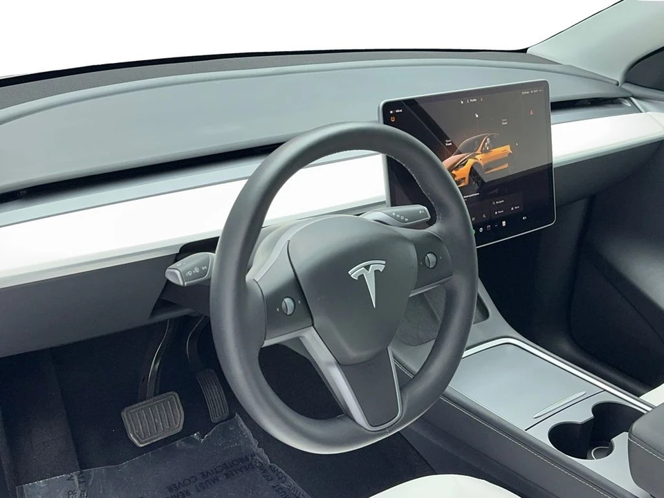 2025 Tesla Model Y - Image 14 of 21