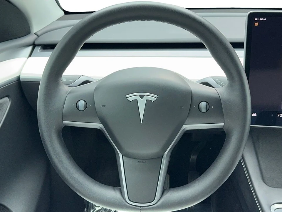 2025 Tesla Model Y - Image 18 of 21
