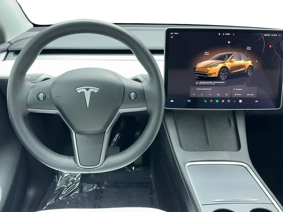 2025 Tesla Model Y - Image 17 of 21