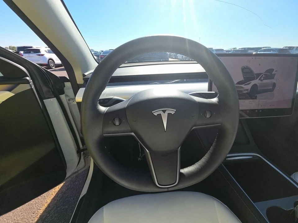 2025 Tesla Model Y - Image 6 of 10