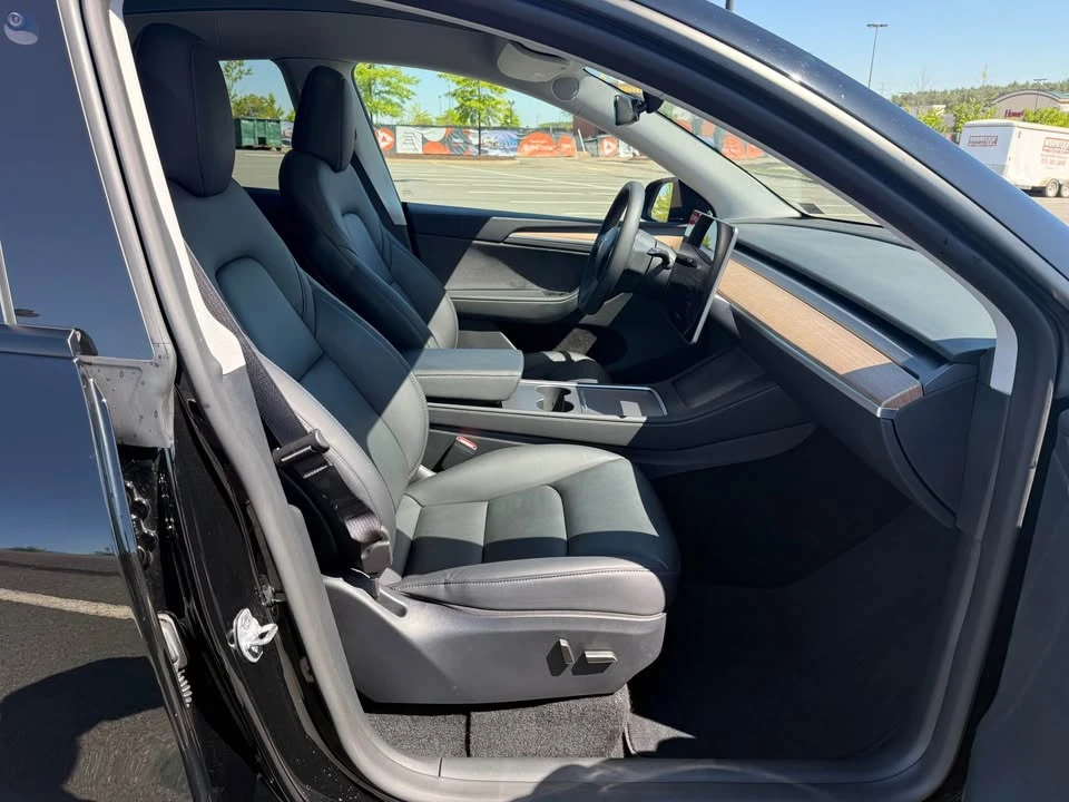 2025 Tesla Model Y - Image 13 of 20