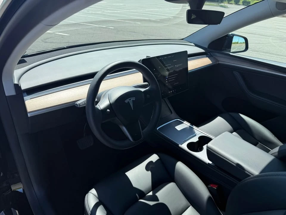 2025 Tesla Model Y - Image 10 of 20