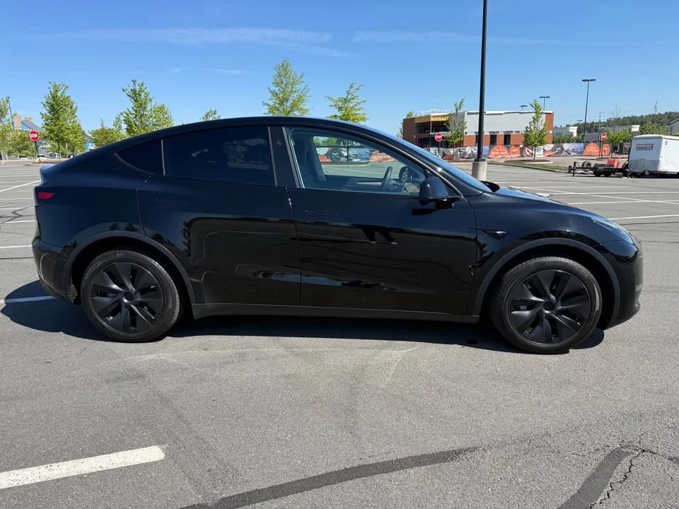 2025 Tesla Model Y - Image 2 of 20