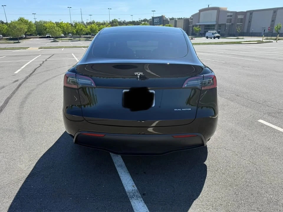 2025 Tesla Model Y - Image 4 of 20