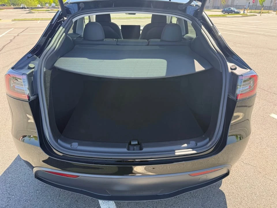 2025 Tesla Model Y - Image 16 of 20