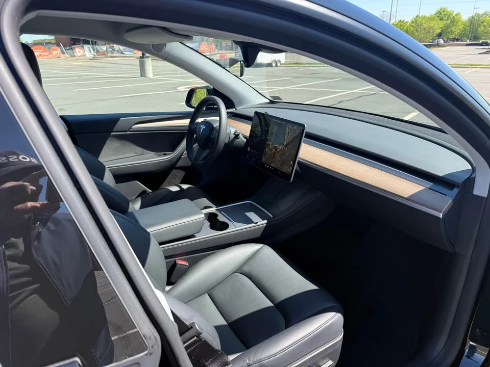 2025 Tesla Model Y - Image 14 of 20