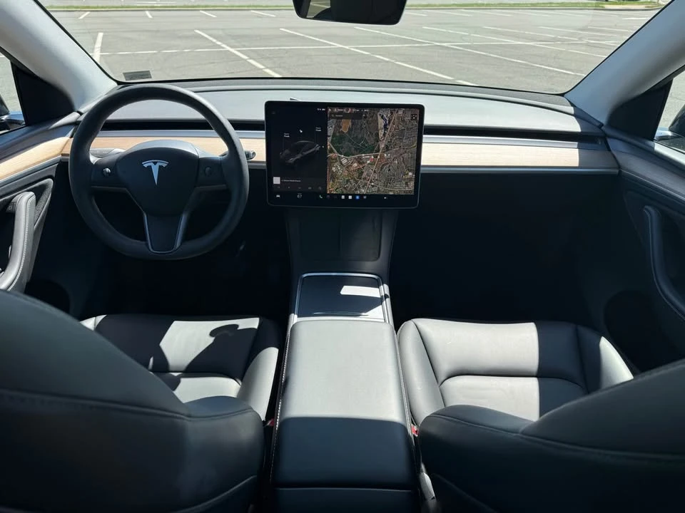 2025 Tesla Model Y - Image 15 of 20