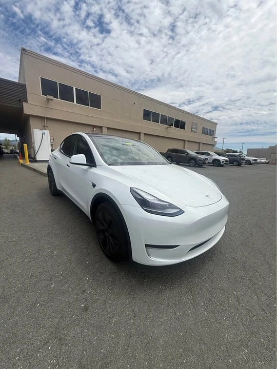2025 Tesla Model Y - Image 8 of 12