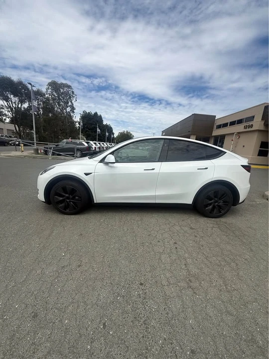 2025 Tesla Model Y - Image 3 of 12