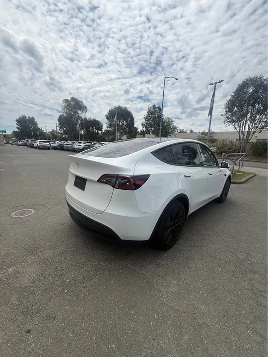 2025 Tesla Model Y - Image 6 of 12