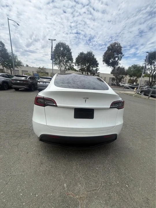 2025 Tesla Model Y - Image 5 of 12