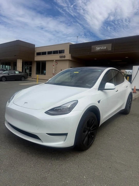 2025 Tesla Model Y - Image 2 of 12