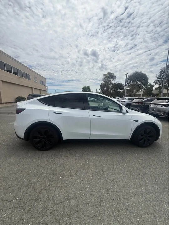 2025 Tesla Model Y - Image 7 of 12
