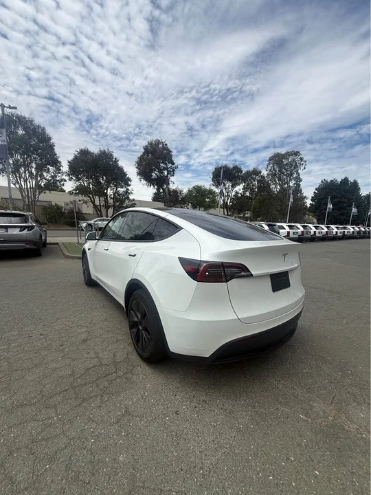 2025 Tesla Model Y - Image 4 of 12