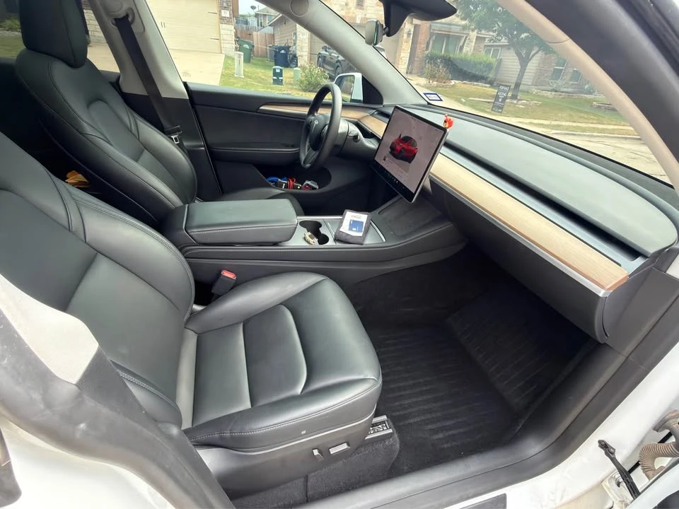 2025 Tesla Model Y - Image 6 of 10