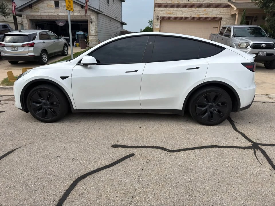 2025 Tesla Model Y - Image 3 of 10