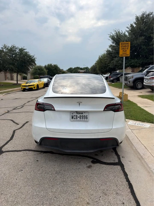 2025 Tesla Model Y - Image 4 of 10