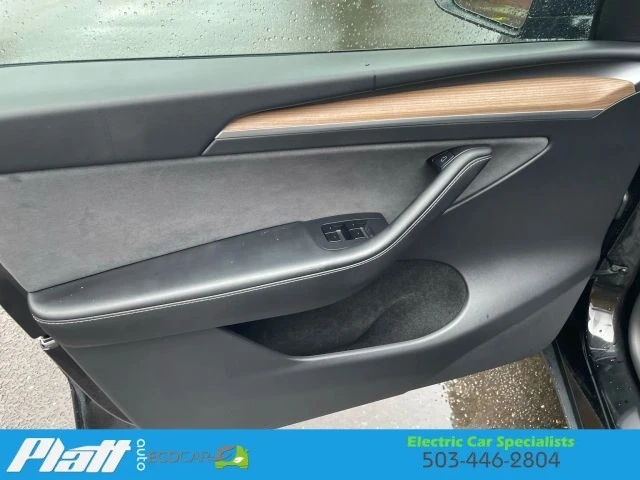2025 Tesla Model Y - Image 16 of 21