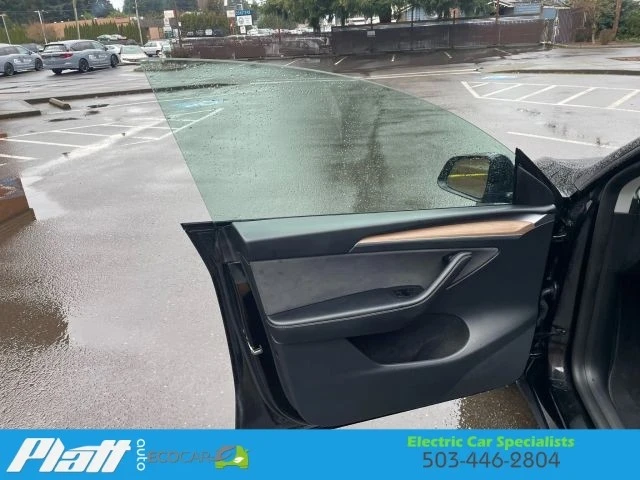 2025 Tesla Model Y - Image 17 of 21