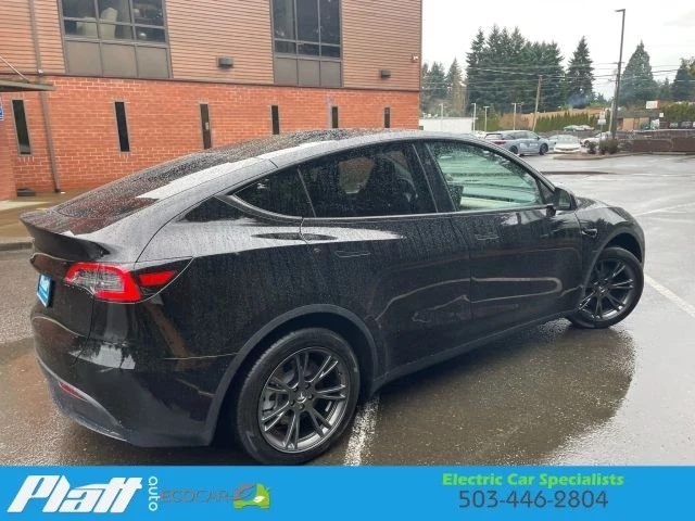 2025 Tesla Model Y - Image 9 of 21