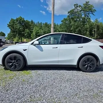 2025 Tesla Model Y Long Range Sport Utility 4D