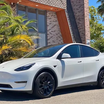 2025 Tesla Model Y Long Range Sport Utility 4D