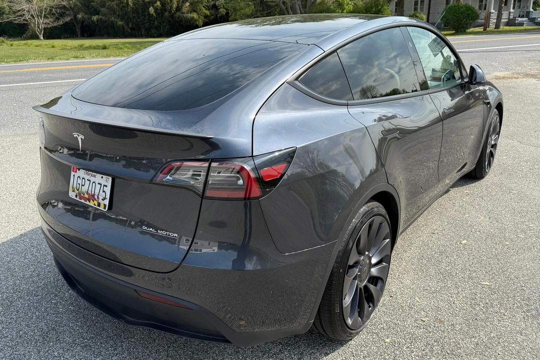 2025 Tesla Model Y Performance - Image 4 of 31